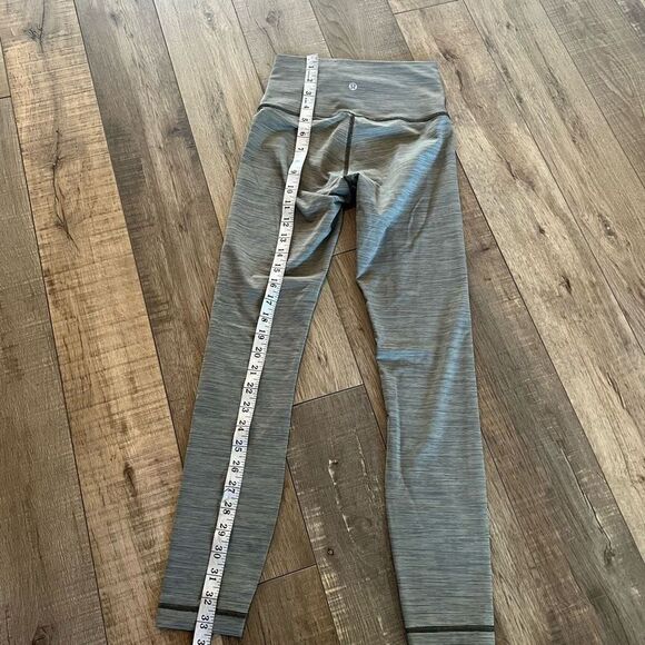 Lululemon women’s leggings size 4 - Picture 3 of 9